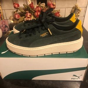 ❌SOLD❌ Puma Suede Platform Sneakers Green